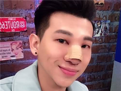 嘻小瓜被曝同性恋，本人承认出柜恋人资料被扒！
