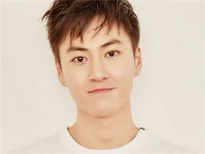李俊逸个人过往起底，出国留学选择回国当演员是为何？