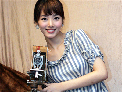 裴涩琪婚纱照曝光， 33岁官宣与交往3月男友结婚