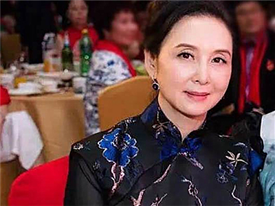邱佩宁退圈从商，嫦娥面对恋情也束手无策！