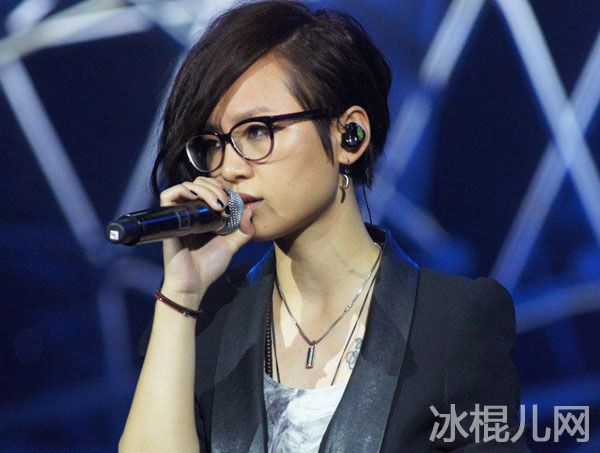 蒙面唱将猜猜猜面包不是超人是谁 真实身份是周笔畅吗