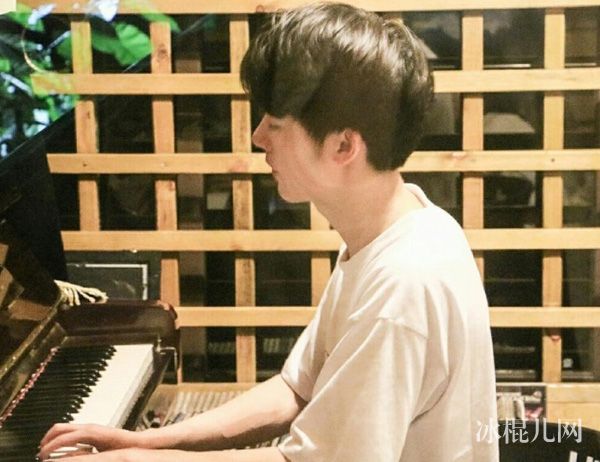 星动亚洲郑人予个人资料年龄身高简介 重庆音乐男孩郑人予微博生活照