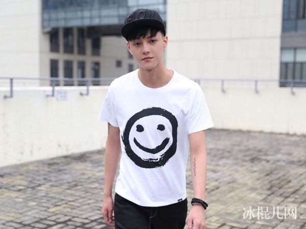星动亚洲李一峰个人资料女友是谁 大眼仔李一峰微博帅气生活照