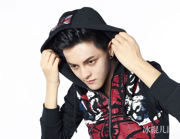 星动亚洲李一峰个人资料女友是谁 大眼仔李一峰微博帅气生活照