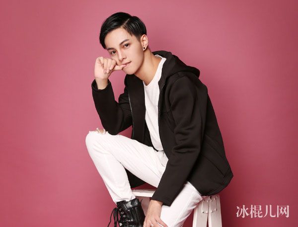 星动亚洲李一峰个人资料女友是谁 大眼仔李一峰微博帅气生活照