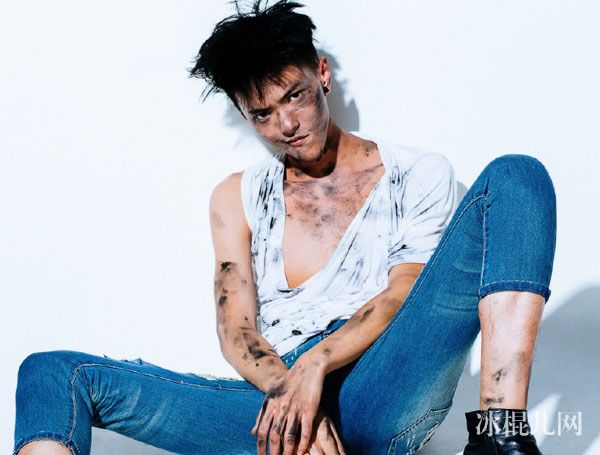 星动亚洲李一峰个人资料女友是谁 大眼仔李一峰微博帅气生活照