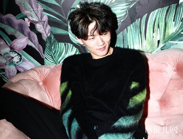 星动亚洲张峰皓个人资料微博帅气生活照 温柔学长张峰皓女朋友是谁