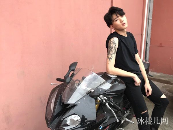 星动亚洲张峰皓个人资料微博帅气生活照 温柔学长张峰皓女朋友是谁