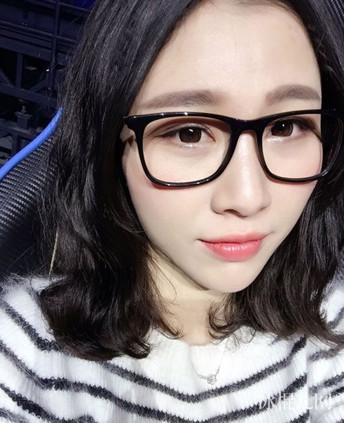 斗鱼dota解说员pc冷冷照片事件 冷雨萱个人资料简介微博生活照