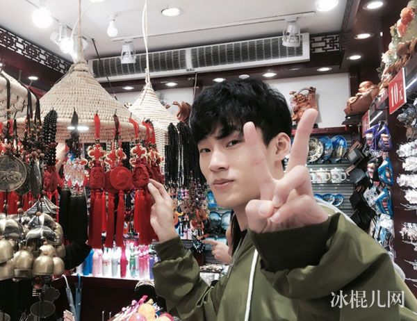 星动亚洲俞更钳及哥哥俞更寅个人资料 兄弟同框微博帅气照片曝光