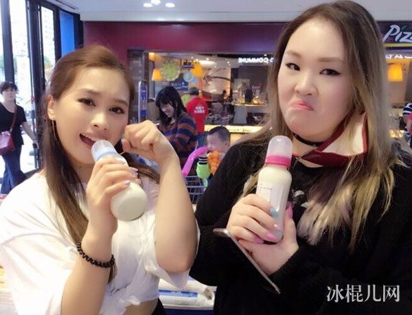 梦想的声音邝氏姐妹亲密合影 邝峻瑶邝恩瑶个人资料微博生活近照