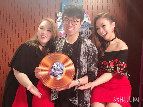 梦想的声音邝氏姐妹亲密合影 邝峻瑶邝恩瑶个人资料微博生活近照