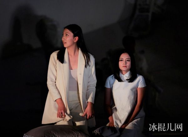 胡军女儿九九个人资料身高照片 胡悦稼和妈妈卢芳两人长得好像