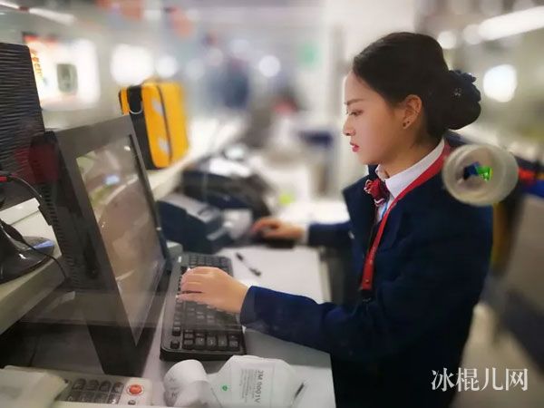 杭州地铁女神王海燕和赵丽颖神似对比照 王海燕男朋友是谁个人资料生活照