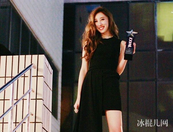 香港歌手许靖韵结婚了老公是谁 天籁之战许靖韵个人资料微博近照