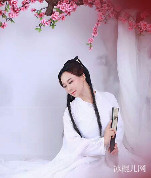 演员安娜金和侯耀华什么关系 混血美女安娜金个人资料微博生活照片