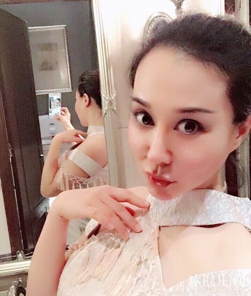 演员安娜金和侯耀华什么关系 混血美女安娜金个人资料微博生活照片