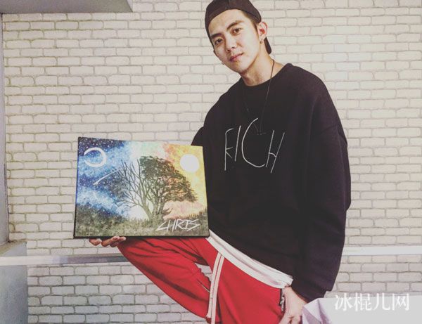 节目主持人黄书维微博帅气近照 非常完美黄书维个人资料年龄身高简介