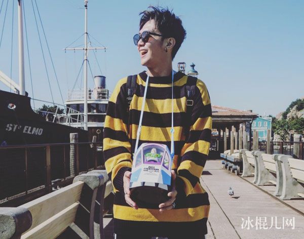 节目主持人黄书维微博帅气近照 非常完美黄书维个人资料年龄身高简介