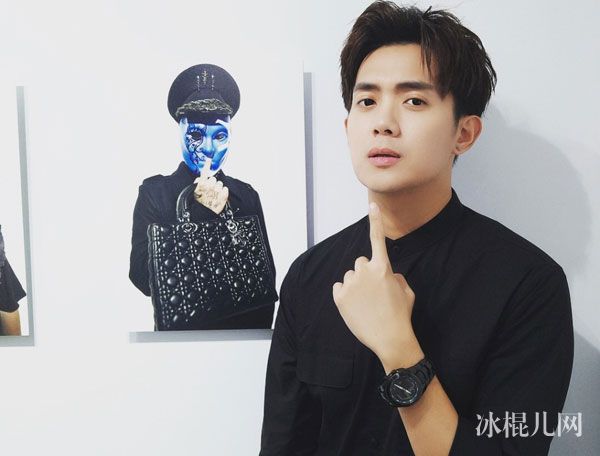 节目主持人黄书维微博帅气近照 非常完美黄书维个人资料年龄身高简介