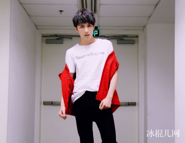 偶像练习生王艺龙女朋友是谁 小鲜肉王艺龙个人资料年龄身高微博照片