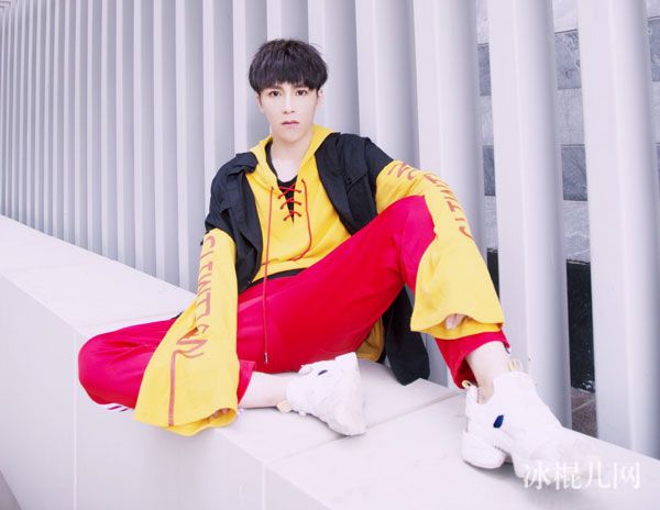 偶像练习生王艺龙女朋友是谁 小鲜肉王艺龙个人资料年龄身高微博照片