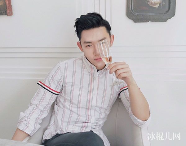 偶像练习生甘俊同学整容了吗 甘俊个人资料简介微博照片曝光