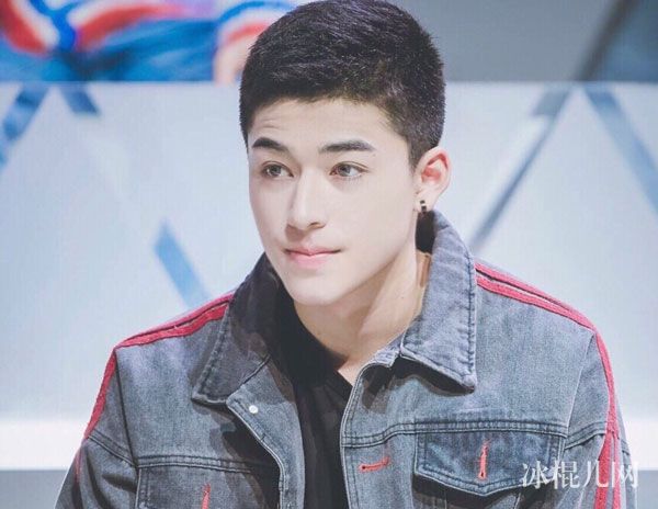 金逸涵年龄多大了 偶像练习生金逸涵个人资料简介曝光