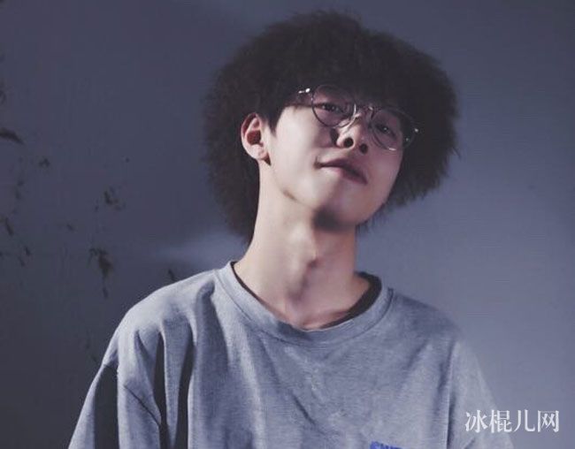 偶像练习生第一期谁坐的第一 原来是早被劝退的他