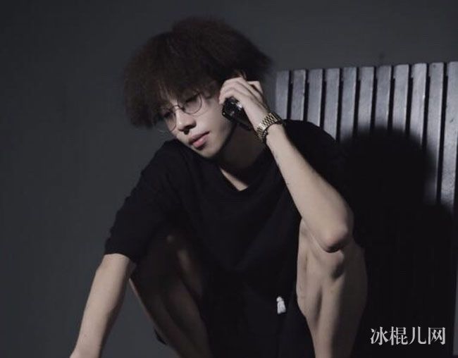 偶像练习生第一期谁坐的第一 原来是早被劝退的他
