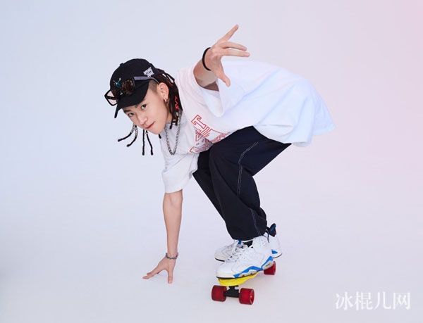 小鬼王琳凯爸爸妈妈是谁 akaimp小鬼富二代真的吗家庭背景揭秘
