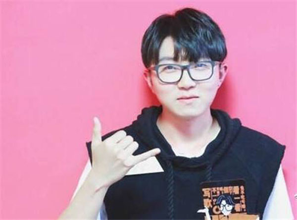 毛不易签约了哪个公司 毛不易资料身高多少真名叫什么