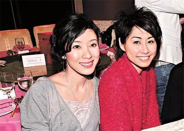 杨怡胡定欣面和心不合 杨怡结婚没有请胡定欣