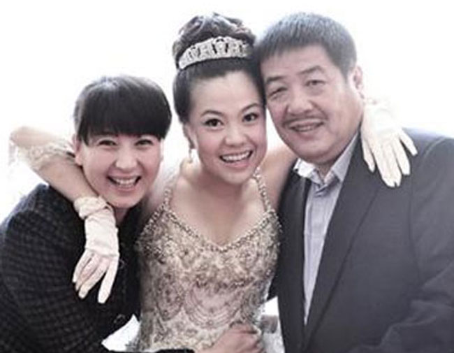 闫学晶儿子多大了叫什么名字 闫学晶儿子林傲霏是瞎子盲人吗