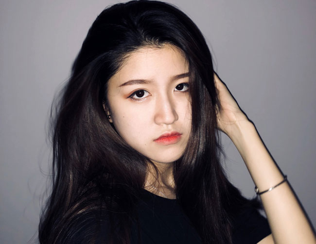 最近抖音名字为王木mua的小姐姐吸引着大家的关注