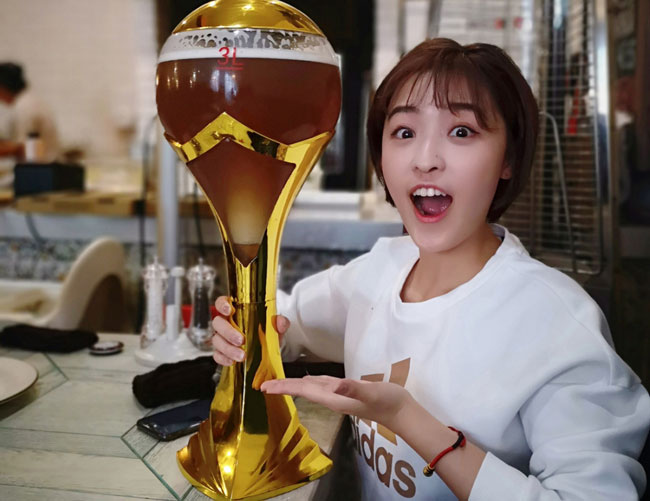 杨茗茗天下足球丝袜腿好漂亮杨茗茗个人资料年龄多大介绍照片