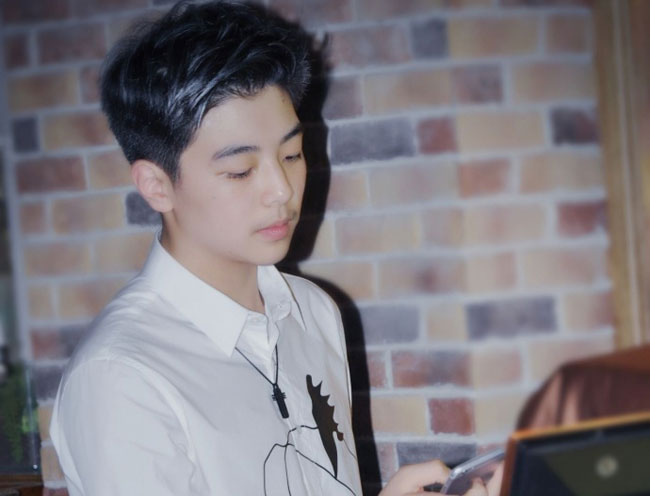 邓泽鸣爸爸是谁家是干嘛的家庭情况 明日之子2邓泽鸣个人资料身高简介