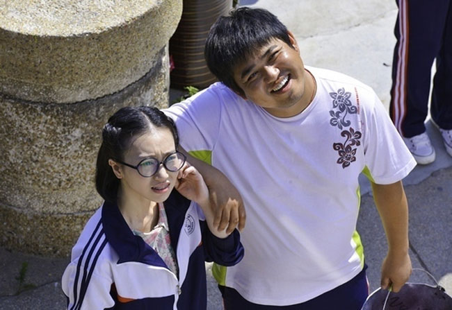 陈昊明大尺度扮丑照片 开心麻花演员陈昊明老公是谁被扒