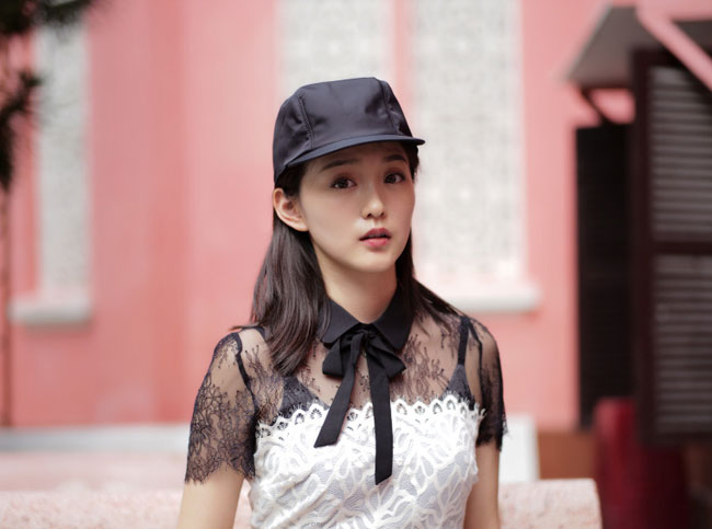 何泓姗是哪个学校的 年龄多大个人资料背景曝光家里好有钱吗