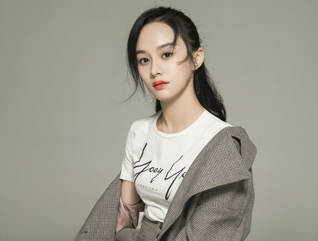 陆妍淇年龄多大了 陆妍淇和郑爽的关系解约怎么回事揭秘