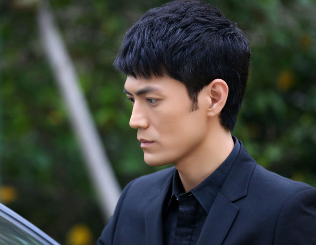 季晨和霍建华长得像吗引好奇 外表长相相似命运却截然不同