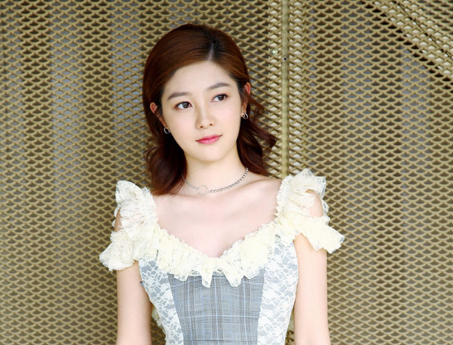 一站到底主持人陈烁是哪里人 详细个人资料背景曝光引关注