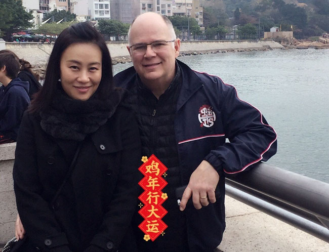 邬君梅第一任老公是谁 与国外老公奥斯卡没有孩子但非常幸福