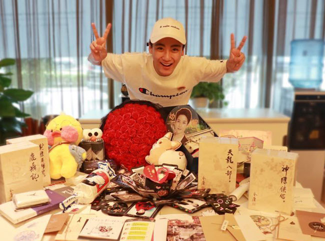 边程现在的照片曝光身高疯长 现在长得好精致个人资料父母背景介绍