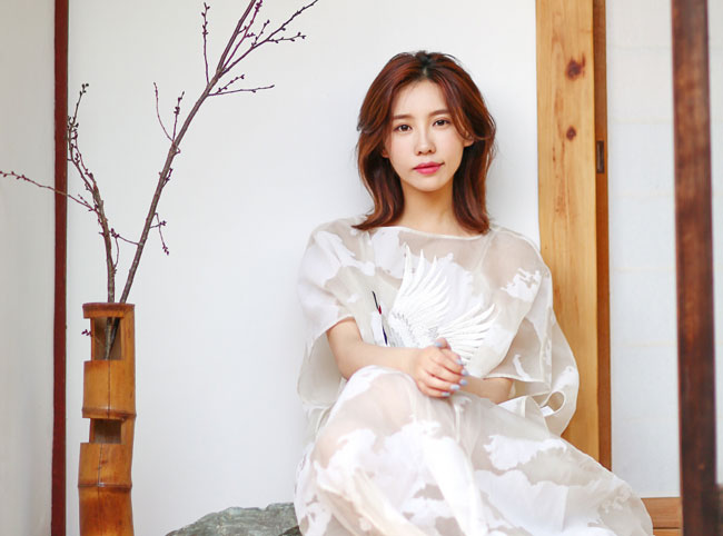 施予斐王智挺像的整容了吗 施予斐眼睛怎么了不一样怎么回事揭秘