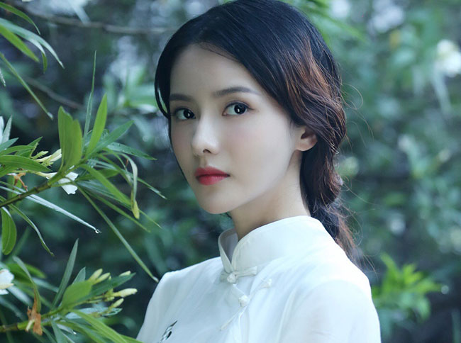 张芷溪整容前后对比照片到底有没有整容看下早期照片就明白了