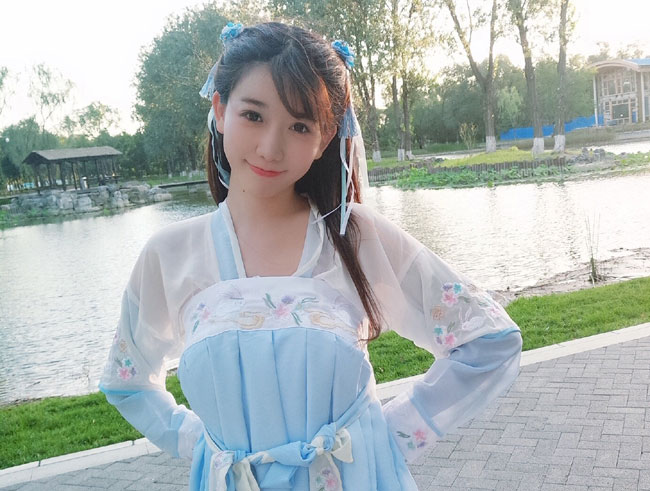 陈潇与庞麦郎什么关系 生活中陈潇到底是不是庞麦郎老婆揭秘