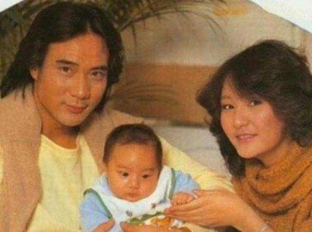 ����ǿ������λ��м�����Ů ���������Ϸ�Ǹ���������Ϊ����