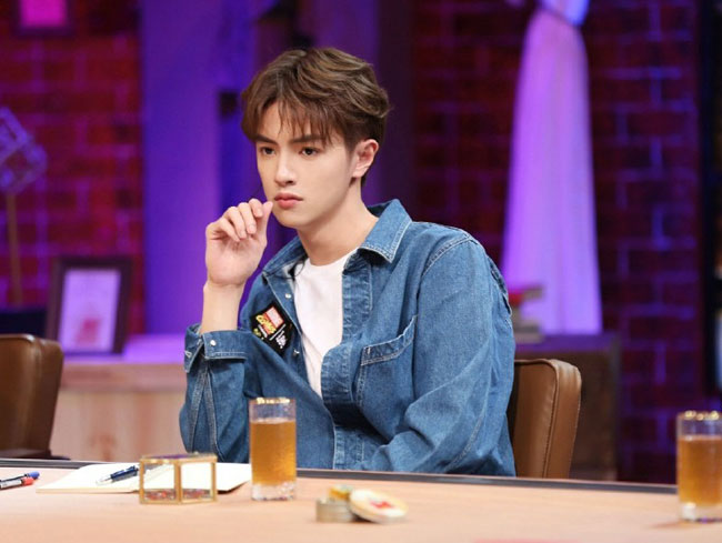 官鸿为什么叫陈官鸿 他是台湾哪里人毕业于哪所大学被扒