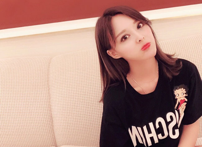 新生代歌手胡小斐个人资料简介 febe胡小斐微博靓丽照片曝光 冰棍儿网